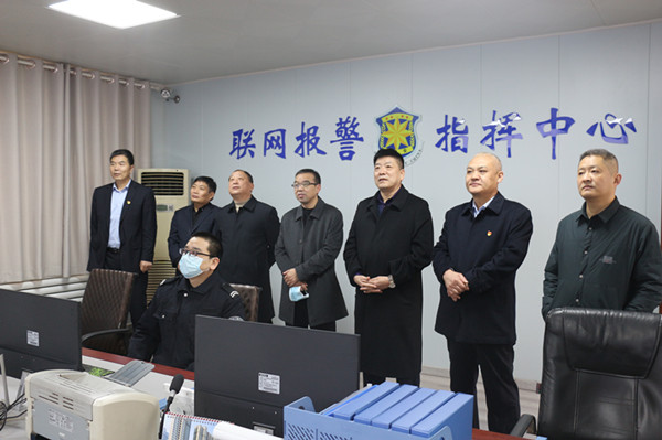 公司領(lǐng)導(dǎo)大年初一慰問(wèn)一線(xiàn)員工